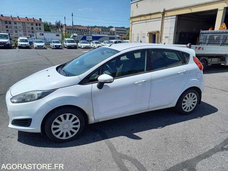 FORD FIESTA TDCI 70 FAP TREND 5 portes - Voiture: photos 1 FORD FIESTA TDCI 70 FAP TREND 5 portes - Voiture: photos 1