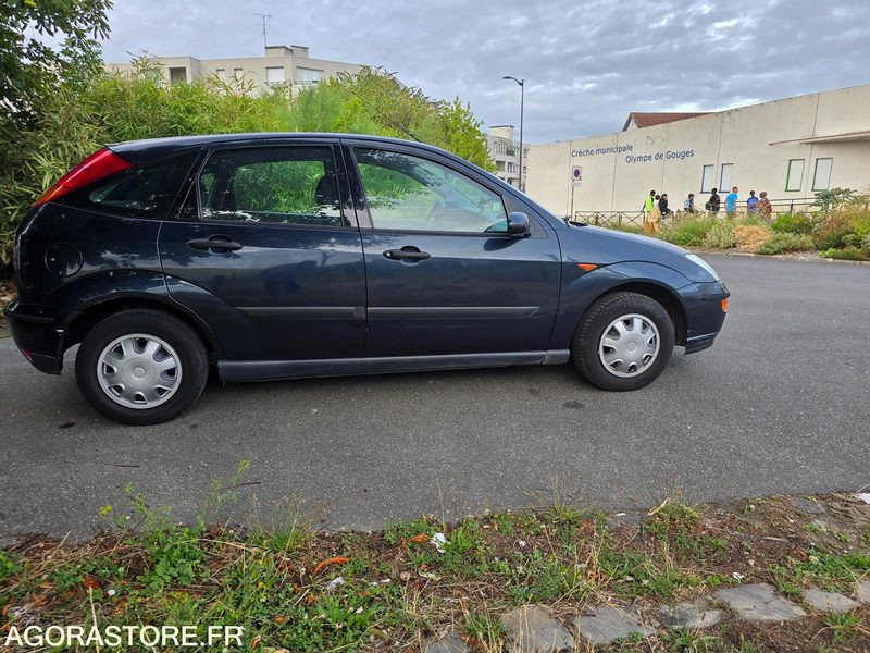 FORD FOCUS 1.6 - ESSENCE - 158 000 KM - Voiture: photos 5 FORD FOCUS 1.6 - ESSENCE - 158 000 KM - Voiture: photos 5
