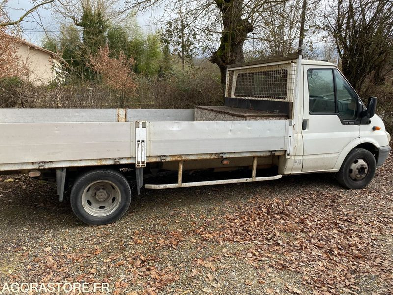 FORD TRANSIT - 2004 - Utilitaire benne: photos 2 FORD TRANSIT - 2004 - Utilitaire benne: photos 2