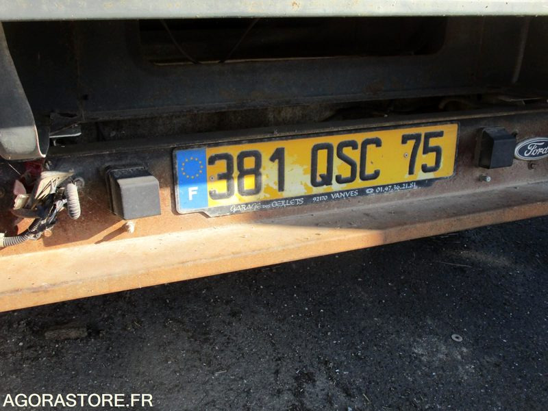FORD TRANSIT PLATEAU BENNE / 275600 KMS / 2006 / 381 QSC 75 - Utilitaire benne: photos 5 FORD TRANSIT PLATEAU BENNE / 275600 KMS / 2006 / 381 QSC 75 - Utilitaire benne: photos 5