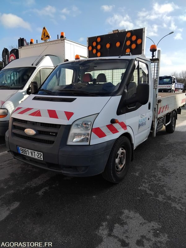 FORD Transit Plateau - Utilitaire benne: photos 1 FORD Transit Plateau - Utilitaire benne: photos 1