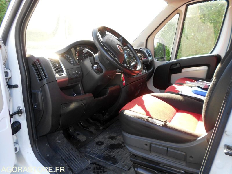 FOURGON FIAT DUCATO - Fourgon utilitaire: photos 4 FOURGON FIAT DUCATO - Fourgon utilitaire: photos 4