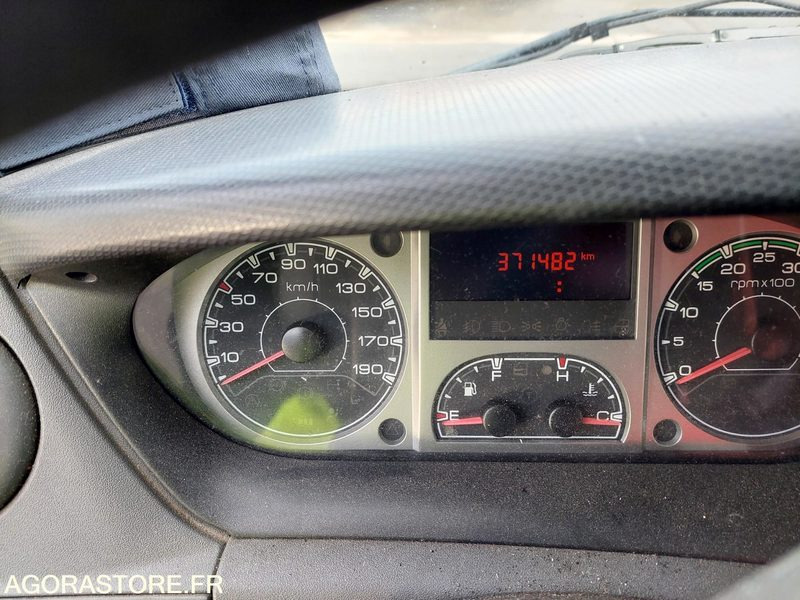FOURGON IVECO AVEC GROUPE HP 371482 KMS / BC273MB (VENTE EXPORT UNIQUEMENT) - Fourgon utilitaire: photos 4 FOURGON IVECO AVEC GROUPE HP 371482 KMS / BC273MB (VENTE EXPORT UNIQUEMENT) - Fourgon utilitaire: photos 4