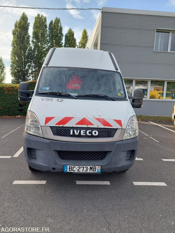 FOURGON IVECO AVEC GROUPE HP 371482 KMS / BC273MB (VENTE EXPORT UNIQUEMENT) - Fourgon utilitaire: photos 1 FOURGON IVECO AVEC GROUPE HP 371482 KMS / BC273MB (VENTE EXPORT UNIQUEMENT) - Fourgon utilitaire: photos 1