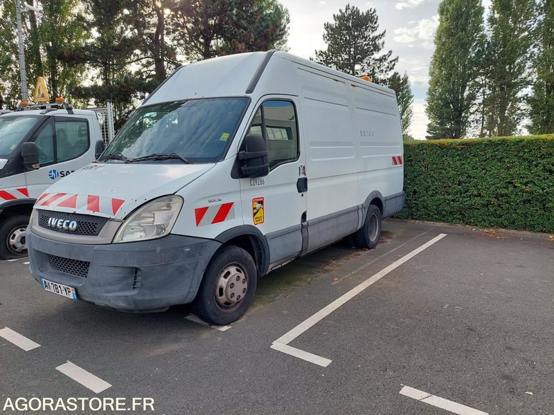 FOURGON IVECO AVEC GROUPE HP / AX781YP (VENTE EXPORT UNIQUEMENT) - Fourgon utilitaire: photos 1 FOURGON IVECO AVEC GROUPE HP / AX781YP (VENTE EXPORT UNIQUEMENT) - Fourgon utilitaire: photos 1