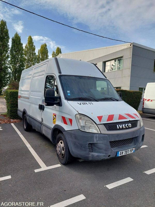 FOURGON IVECO AVEC GROUPE HP / AX781YP (VENTE EXPORT UNIQUEMENT) - Fourgon utilitaire: photos 3 FOURGON IVECO AVEC GROUPE HP / AX781YP (VENTE EXPORT UNIQUEMENT) - Fourgon utilitaire: photos 3