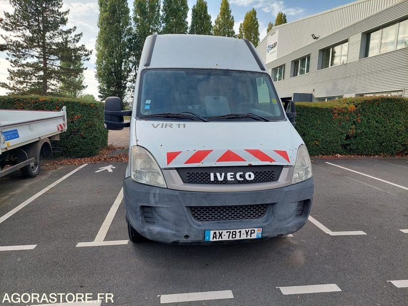 FOURGON IVECO AVEC GROUPE HP / AX781YP (VENTE EXPORT UNIQUEMENT) - Fourgon utilitaire: photos 2 FOURGON IVECO AVEC GROUPE HP / AX781YP (VENTE EXPORT UNIQUEMENT) - Fourgon utilitaire: photos 2