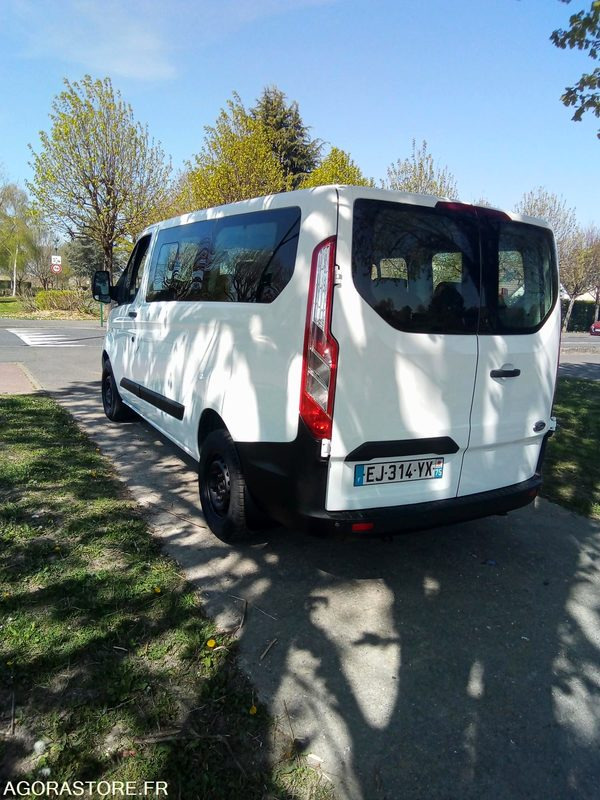 Ford custom kombi. 8 places 215960 - Voiture: photos 3 Ford custom kombi. 8 places 215960 - Voiture: photos 3