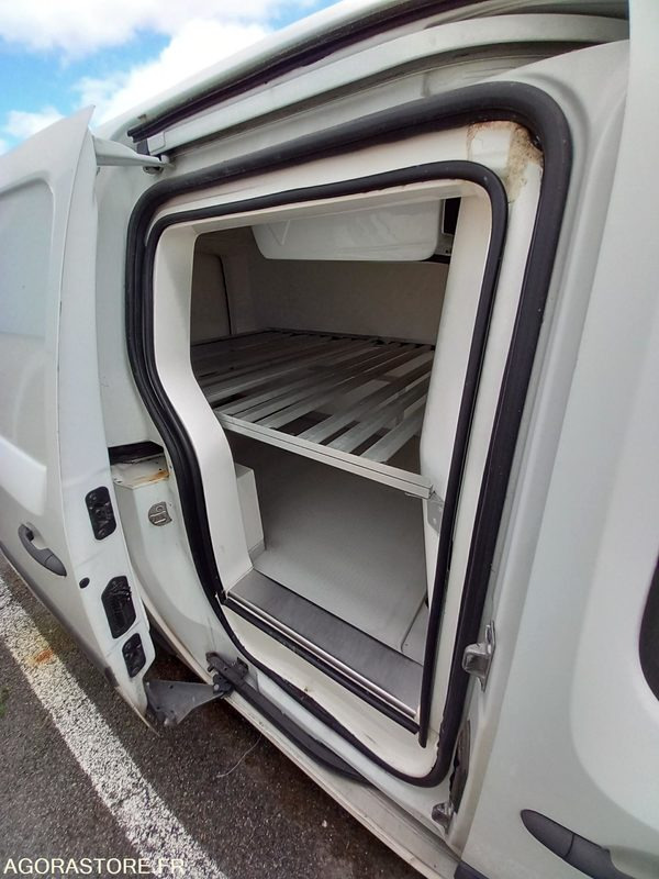 Fourgonnette frigorifique - RENAULT CN607VC - Fourgonnette: photos 4 Fourgonnette frigorifique - RENAULT CN607VC - Fourgonnette: photos 4