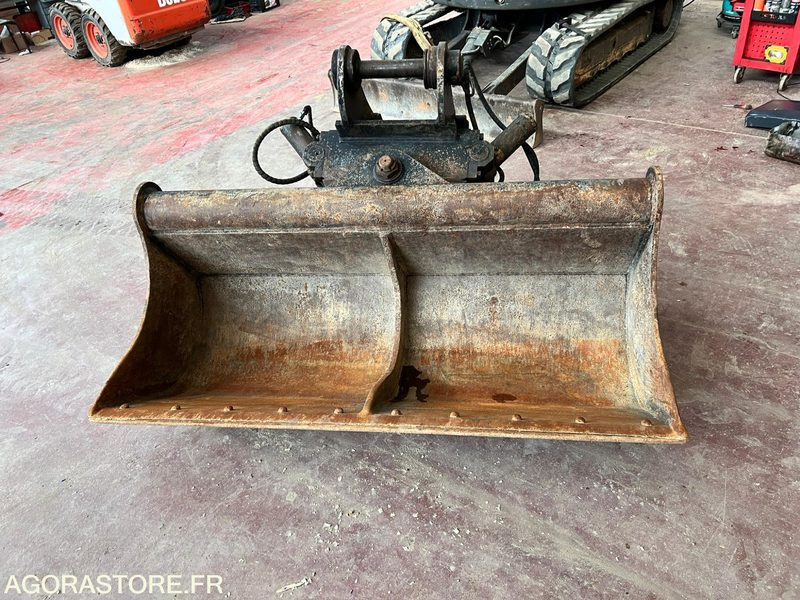 Godet de curage orientable tilt 2m THIERE pour pelle de 20T - Année 2011 - Matériel de chantier: photos 3 Godet de curage orientable tilt 2m THIERE pour pelle de 20T - Année 2011 - Matériel de chantier: photos 3