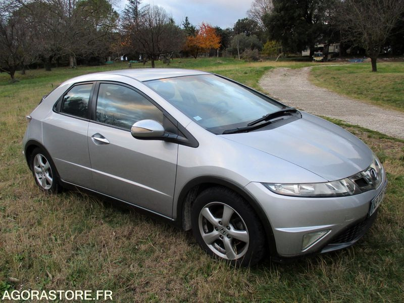 Honda Civic VIII 1.4i VTEC 100Cv Virtuose - Voiture: photos 4 Honda Civic VIII 1.4i VTEC 100Cv Virtuose - Voiture: photos 4