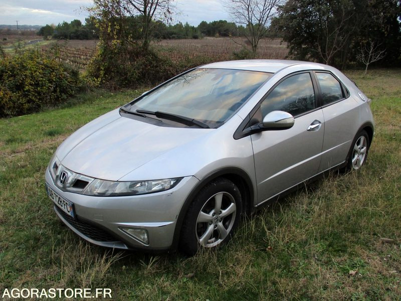 Honda Civic VIII 1.4i VTEC 100Cv Virtuose - Voiture: photos 1 Honda Civic VIII 1.4i VTEC 100Cv Virtuose - Voiture: photos 1