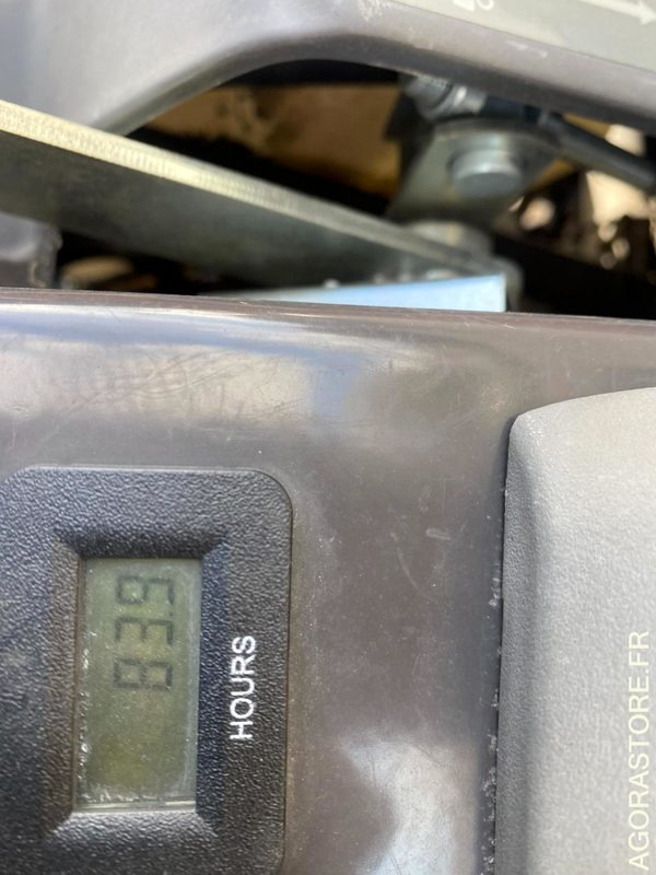 Husqvarna RC320TS 4x4 - Motofaucheuse: photos 5 Husqvarna RC320TS 4x4 - Motofaucheuse: photos 5