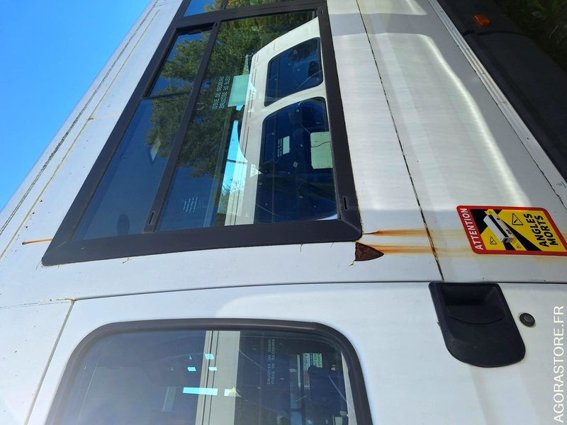 IVECO BUS DAILY N°092063 - Minibus, Transport de personnes: photos 5 IVECO BUS DAILY N°092063 - Minibus, Transport de personnes: photos 5