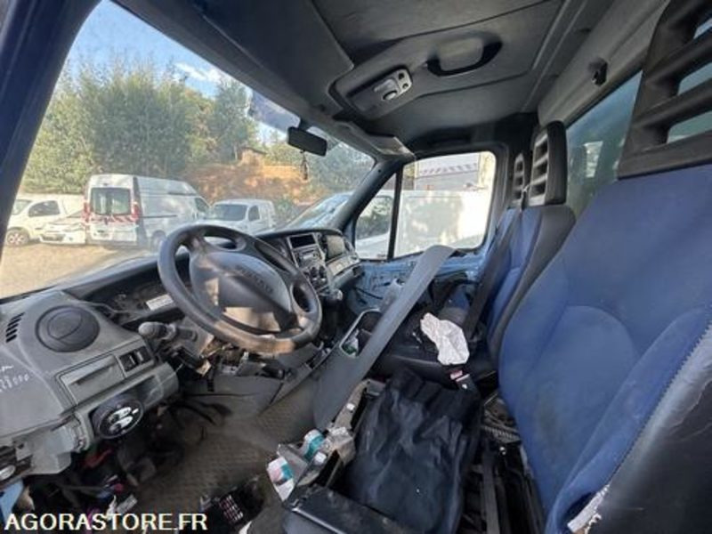 IVECO DAILY - 2009 - 142112KM - AB251ZN - Fourgon utilitaire: photos 5 IVECO DAILY - 2009 - 142112KM - AB251ZN - Fourgon utilitaire: photos 5