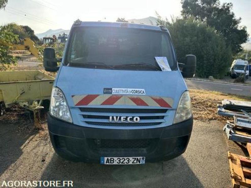 IVECO DAILY - 2009 - 176370KM - AB323ZN - Fourgon utilitaire: photos 1 IVECO DAILY - 2009 - 176370KM - AB323ZN - Fourgon utilitaire: photos 1