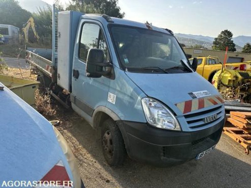 IVECO DAILY - 2009 - 176370KM - AB323ZN - Fourgon utilitaire: photos 2 IVECO DAILY - 2009 - 176370KM - AB323ZN - Fourgon utilitaire: photos 2