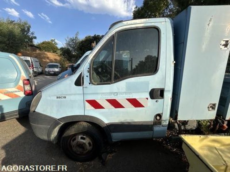 IVECO DAILY - 2010 - 156734KM - AN595DJ - Fourgon utilitaire: photos 5 IVECO DAILY - 2010 - 156734KM - AN595DJ - Fourgon utilitaire: photos 5