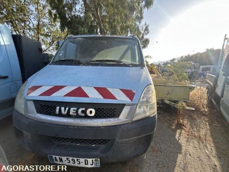 IVECO DAILY - 2010 - 156734KM - AN595DJ - Fourgon utilitaire: photos 2 IVECO DAILY - 2010 - 156734KM - AN595DJ - Fourgon utilitaire: photos 2