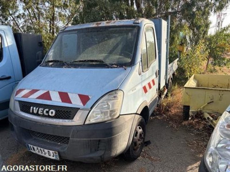 IVECO DAILY - 2010 - 156734KM - AN595DJ - Fourgon utilitaire: photos 3 IVECO DAILY - 2010 - 156734KM - AN595DJ - Fourgon utilitaire: photos 3