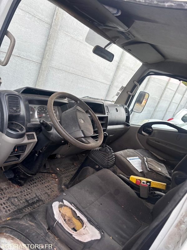 Iveco - Utilitaire benne: photos 2 Iveco - Utilitaire benne: photos 2