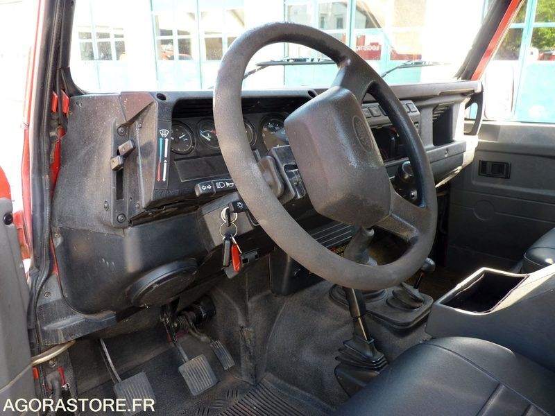 SUV Land Rover Defender Long: photos 24 SUV Land Rover Defender Long: photos 24