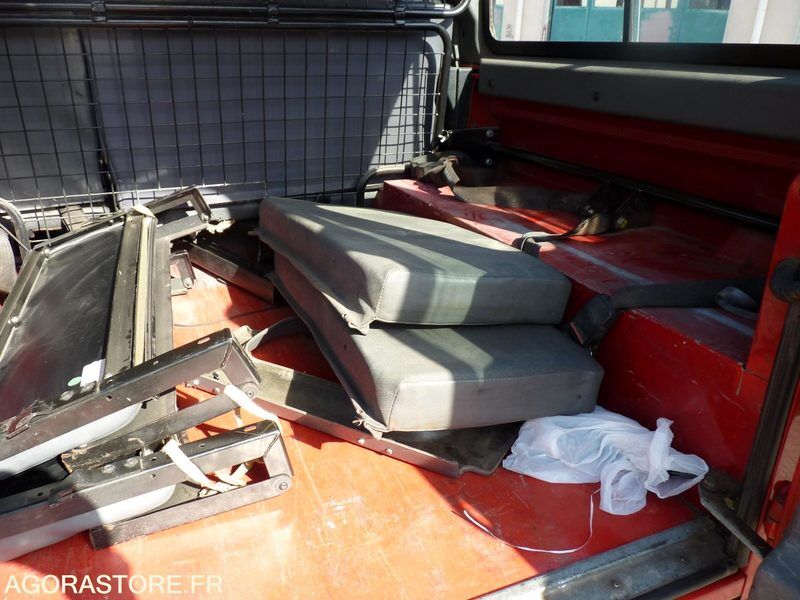SUV Land Rover Defender Long: photos 16 SUV Land Rover Defender Long: photos 16