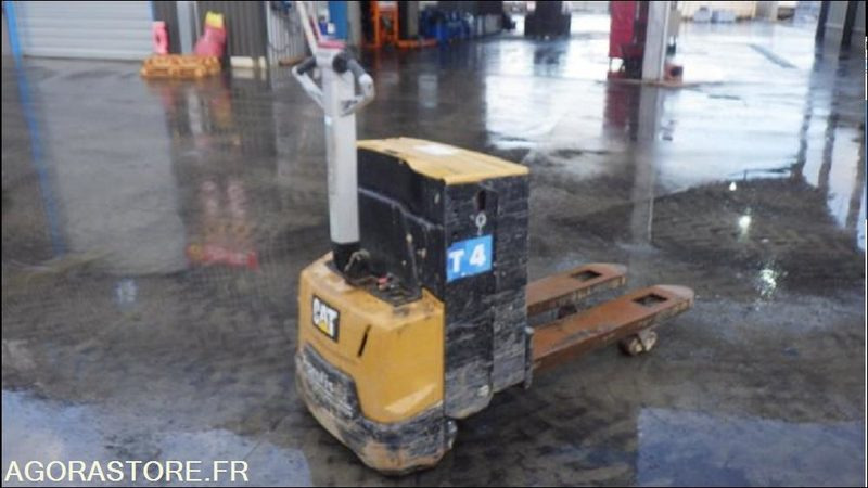 Lot de 9 Transpalettes Electriques CAT (année de 2019 à 2023) - Innondé partiel - Transpalette: photos 4 Lot de 9 Transpalettes Electriques CAT (année de 2019 à 2023) - Innondé partiel - Transpalette: photos 4