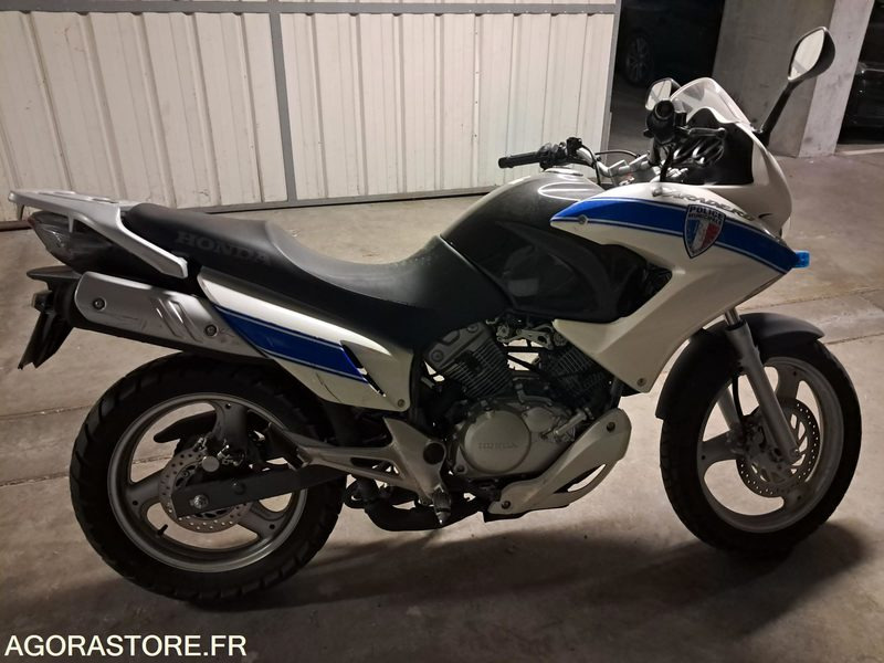 MOTO HONDA VARADERO 125 - POLICE MUNICIPALE - Motocyclette: photos 2 MOTO HONDA VARADERO 125 - POLICE MUNICIPALE - Motocyclette: photos 2
