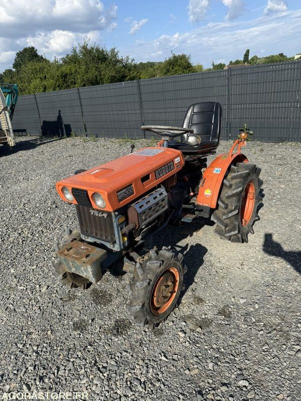 Micro Tracteur KUBOTA B5000 4X4 - Tracteur agricole: photos 1 Micro Tracteur KUBOTA B5000 4X4 - Tracteur agricole: photos 1