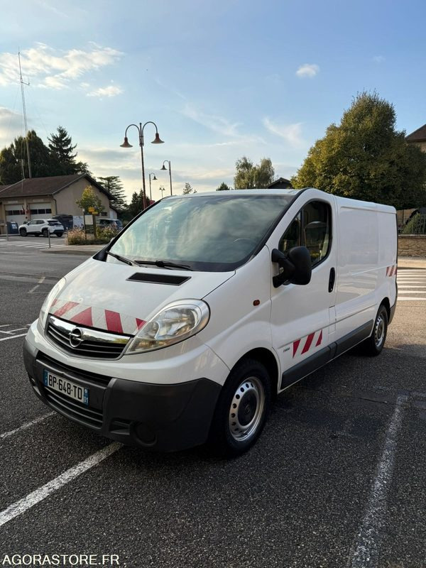 OPEL VIVARO 2L CDTI 90CH moteur 2L dci 90ch à chaine de distribution - Fourgonnette: photos 2 OPEL VIVARO 2L CDTI 90CH moteur 2L dci 90ch à chaine de distribution - Fourgonnette: photos 2