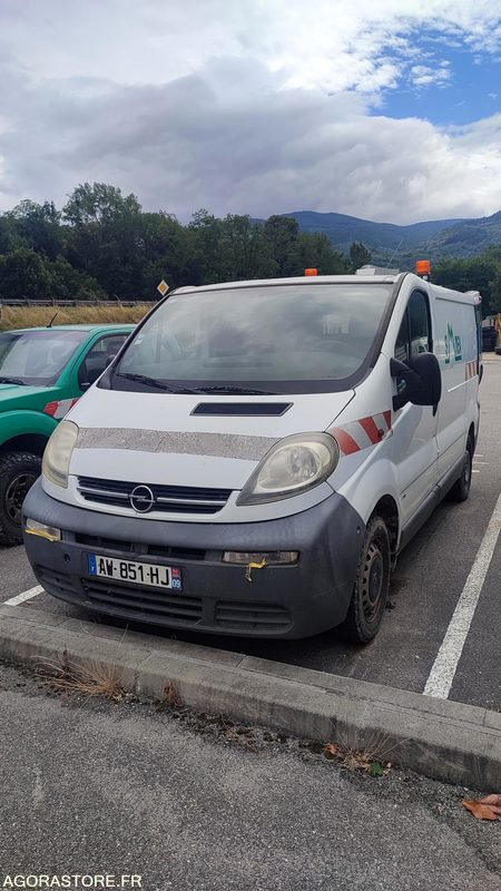 OPEL Vivaro - Fourgon utilitaire: photos 1 OPEL Vivaro - Fourgon utilitaire: photos 1