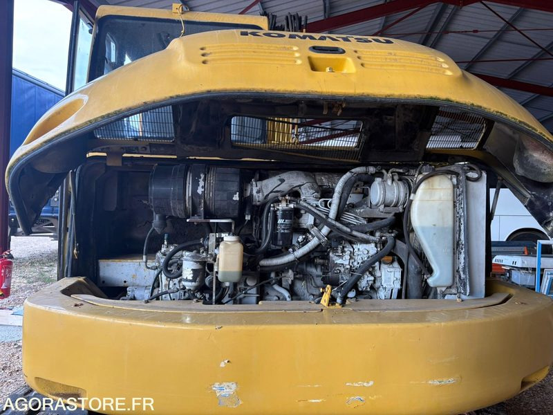 PELLE KOMATSU / 0333018 H / 2004 - Pelle: photos 3 PELLE KOMATSU / 0333018 H / 2004 - Pelle: photos 3