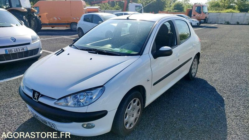 PEUGEOT 206 - 2005 - 142538kms - Voiture: photos 2 PEUGEOT 206 - 2005 - 142538kms - Voiture: photos 2