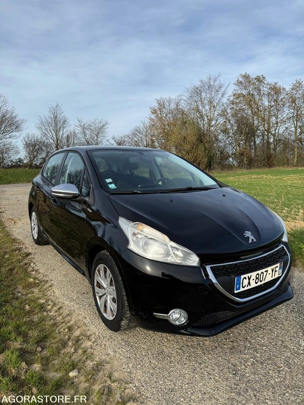 PEUGEOT 208 URBAN SOUL 1ER MAIN 150.000km - Voiture: photos 1 PEUGEOT 208 URBAN SOUL 1ER MAIN 150.000km - Voiture: photos 1