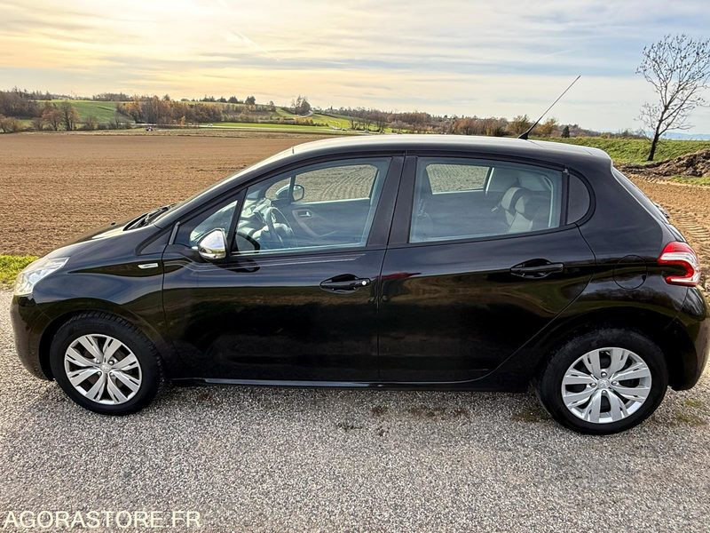 PEUGEOT 208 URBAN SOUL 1ER MAIN 150.000km - Voiture: photos 5 PEUGEOT 208 URBAN SOUL 1ER MAIN 150.000km - Voiture: photos 5