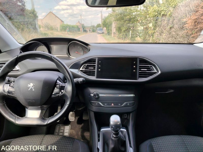 PEUGEOT 308 SW 1.2i PURETECH - 2019 - 68 590 KM - Voiture: photos 5 PEUGEOT 308 SW 1.2i PURETECH - 2019 - 68 590 KM - Voiture: photos 5