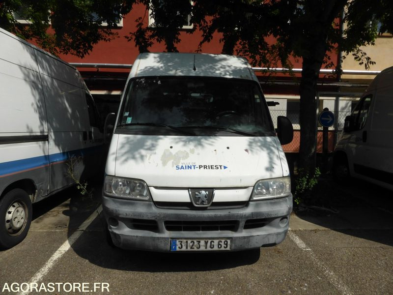 PEUGEOT BOXER 45000 kms 2002 - Fourgon utilitaire: photos 1 PEUGEOT BOXER 45000 kms 2002 - Fourgon utilitaire: photos 1