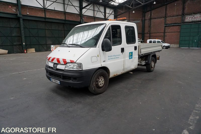 PEUGEOT BOXER PLATEAU DOUBLE CABINE - Utilitaire benne: photos 1 PEUGEOT BOXER PLATEAU DOUBLE CABINE - Utilitaire benne: photos 1