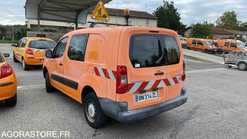 PEUGEOT PARTNER 4X4 DANGEL - 182618 KM - Fourgonnette: photos 3 PEUGEOT PARTNER 4X4 DANGEL - 182618 KM - Fourgonnette: photos 3