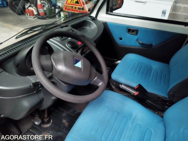 PIAGGIO PORTER - Utilitaire benne: photos 3 PIAGGIO PORTER - Utilitaire benne: photos 3