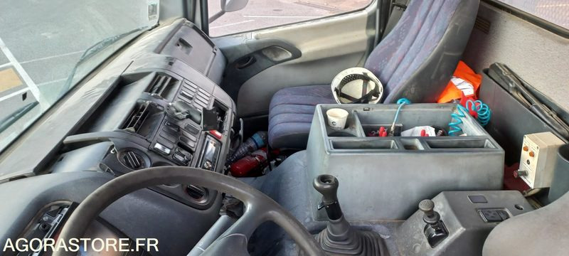 PORTEUR 19T MERCEDES MULTI 339000 km de 1999 (R30223) - Camion multibenne: photos 5 PORTEUR 19T MERCEDES MULTI 339000 km de 1999 (R30223) - Camion multibenne: photos 5