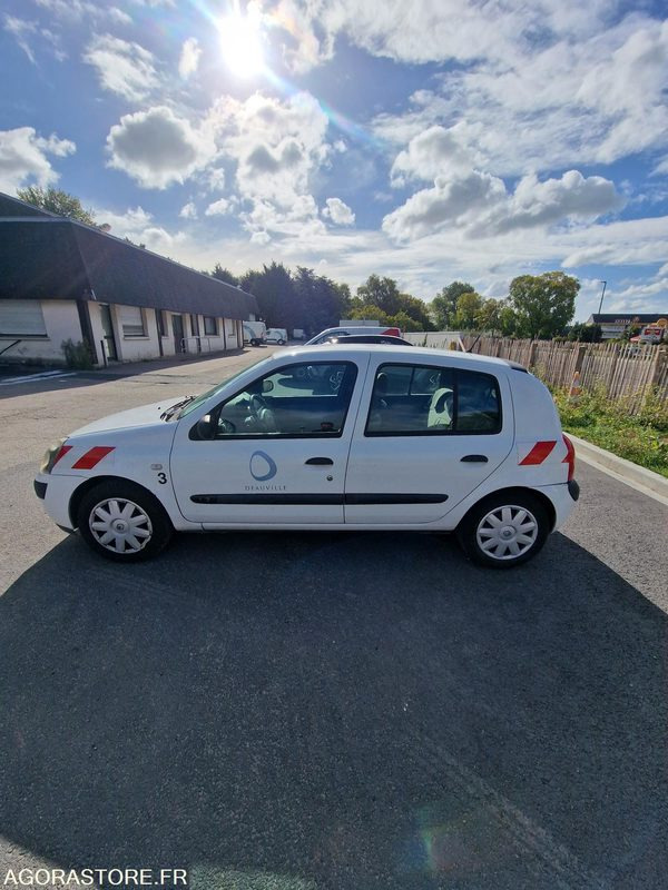 RENAULT CLIO 2 - LOT N°1 - Voiture: photos 3 RENAULT CLIO 2 - LOT N°1 - Voiture: photos 3