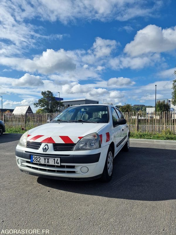 RENAULT CLIO 2 - LOT N°1 - Voiture: photos 1 RENAULT CLIO 2 - LOT N°1 - Voiture: photos 1