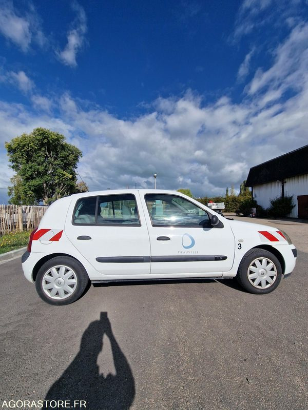 RENAULT CLIO 2 - LOT N°1 - Voiture: photos 5 RENAULT CLIO 2 - LOT N°1 - Voiture: photos 5