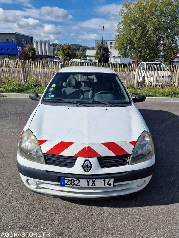 RENAULT CLIO 2 - LOT N°1 - Voiture: photos 2 RENAULT CLIO 2 - LOT N°1 - Voiture: photos 2