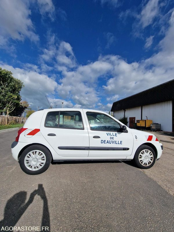 RENAULT CLIO 2 - LOT N°2 - Voiture: photos 5 RENAULT CLIO 2 - LOT N°2 - Voiture: photos 5