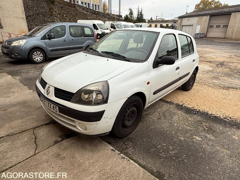 RENAULT CLIO - 2002 - 160000 KM - Voiture: photos 1 RENAULT CLIO - 2002 - 160000 KM - Voiture: photos 1