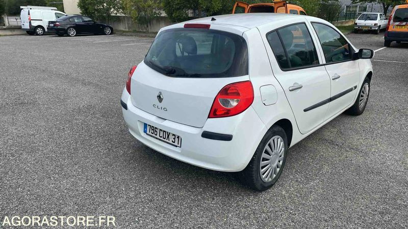 RENAULT CLIO - 2008 - 171835 KM - Voiture: photos 4 RENAULT CLIO - 2008 - 171835 KM - Voiture: photos 4