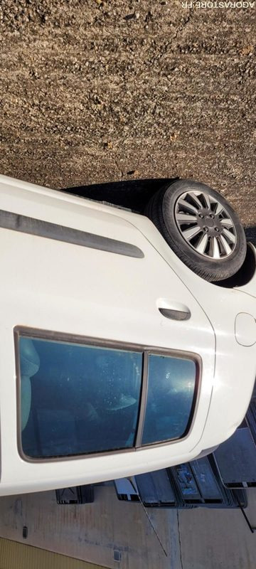 RENAULT CLIO - 2010 - Voiture: photos 4 RENAULT CLIO - 2010 - Voiture: photos 4